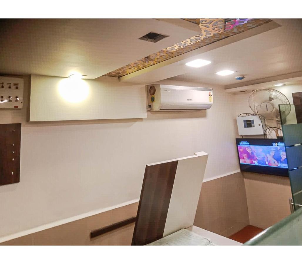 Gurukripa Nx Lodging By Wb Inn 塞恩 外观 照片