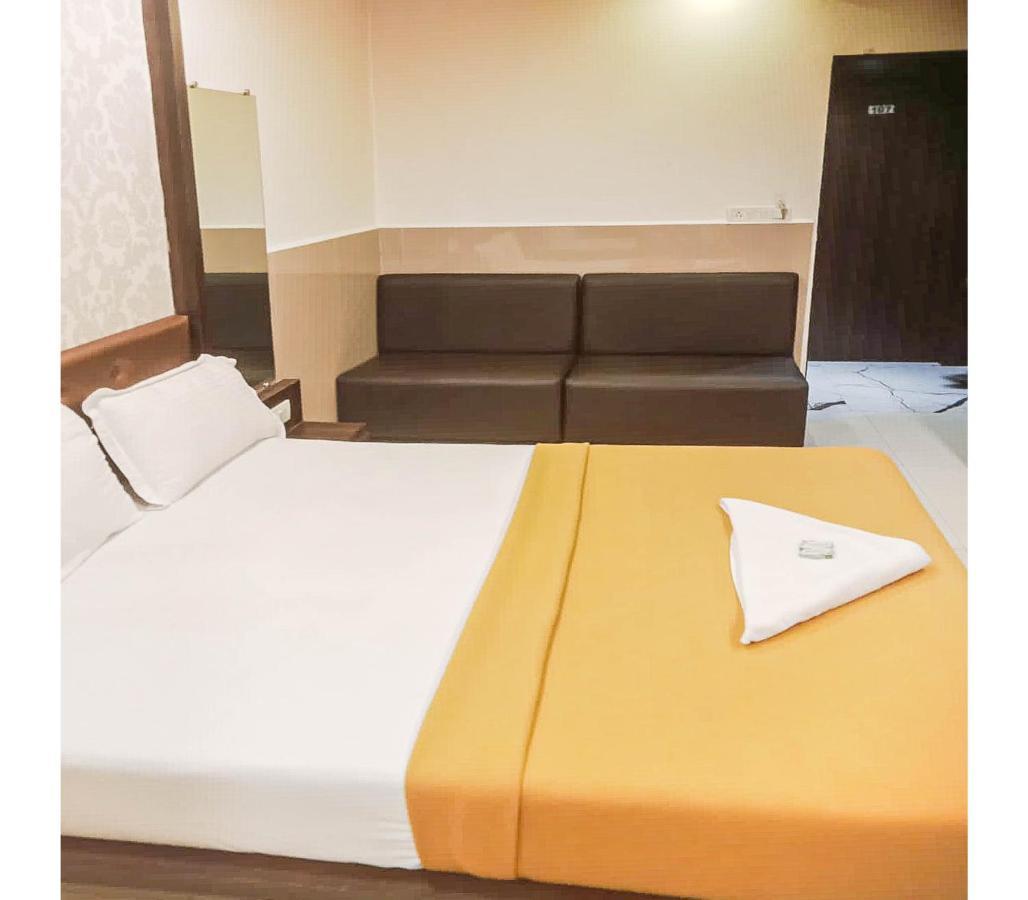 Gurukripa Nx Lodging By Wb Inn 塞恩 外观 照片