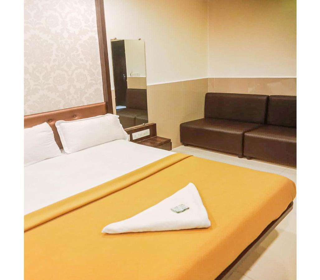 Gurukripa Nx Lodging By Wb Inn 塞恩 外观 照片