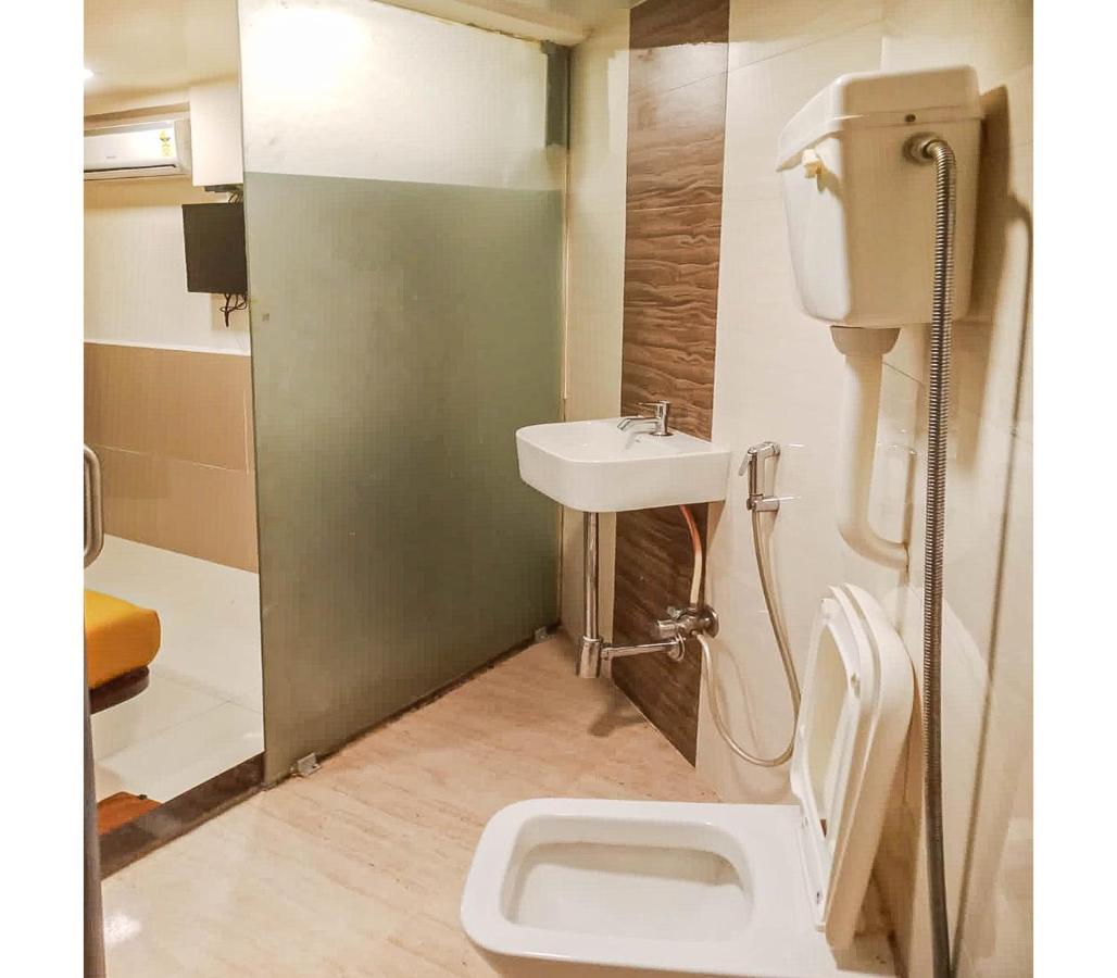 Gurukripa Nx Lodging By Wb Inn 塞恩 外观 照片